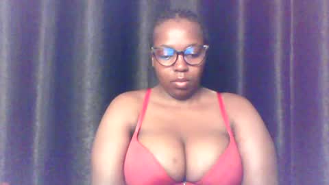 Snapshot of queen_melanine chatting on July 2026 03:47:02 AM QUEEN online show from July 2026 03:47:02 AM