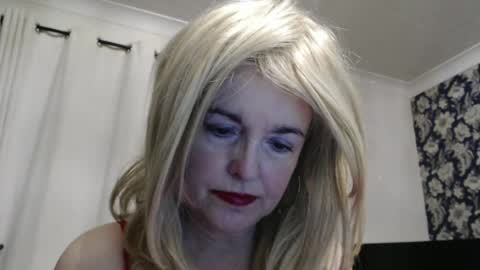 Snapshot of queen_of_the_deck chatting on June 2026 02:16:01 AM Topaz blue dreamo989n999 online show from June 2026 02:16:01 AM