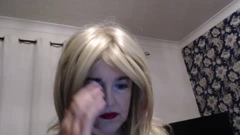Snapshot of queen_of_the_deck chatting on July 2026 01:20:01 AM Topaz blue dreamo989n999 online show from July 2026 01:20:01 AM