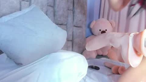 queen_yully online show from April 2026 09:39:33 PM