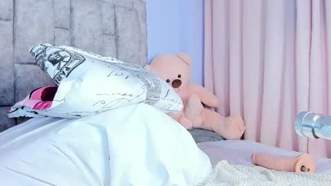 queen_yully online show from July 2026 06:24:02 PM