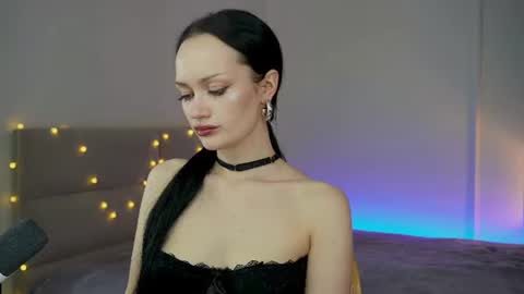 Snapshot of queenaliss chatting on June 2026 07:51:01 AM Your world and the universe Aliss online show from June 2026 07:51:01 AM