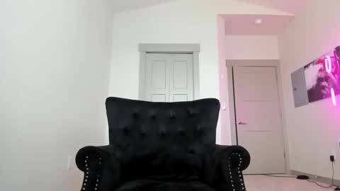 Snapshot of queenb2626 chatting on January 2025 07:59:02 PM Queen Blaire online show from January 2025 07:59:02 PM