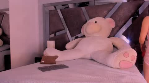 Radiant Naomi online show from April 2026 11:32:01 AM