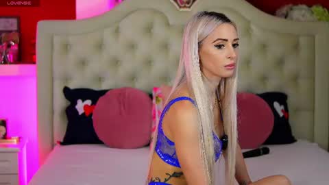 Snapshot of ragazzabellaa chatting on June 2026 05:10:02 AM Monica online show from June 2026 05:10:02 AM
