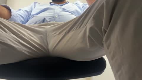 youngstud online show from July 2026 11:22:01 PM