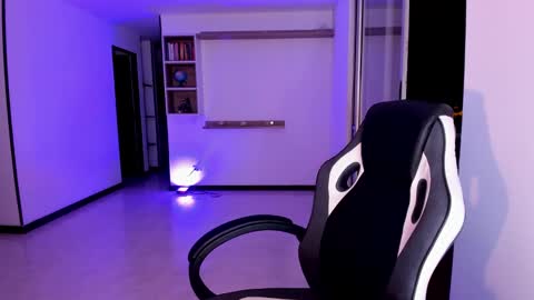 Jennyindependent model . online show from January 2025 11:50:02 PM