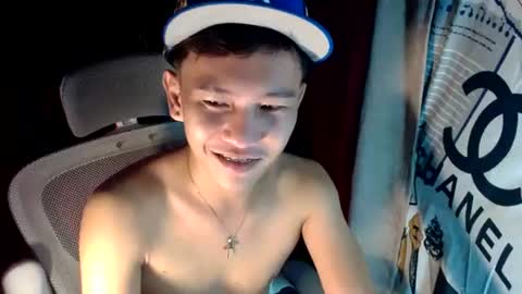 Snapshot of ralfhuge24 chatting on June 2026 01:35:02 PM ralfhuge24 online show from June 2026 01:35:02 PM