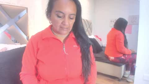 Raquel Moore  online show from March 2026 12:21:01 PM