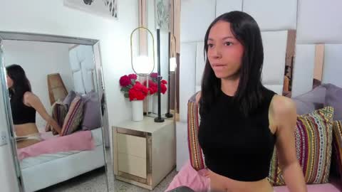 Raquelle online show from April 2026 12:22:02 PM