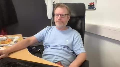 Raunchy me online show from December 2025 02:33:02 PM