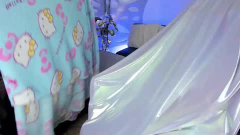 ravencollen online show from October 2025 08:33:01 PM