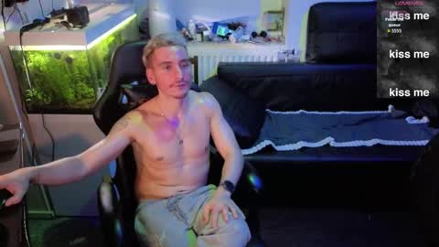 Snapshot of rayzel31 chatting on February 2026 01:53:02 AM Rayzel online show from February 2026 01:53:02 AM