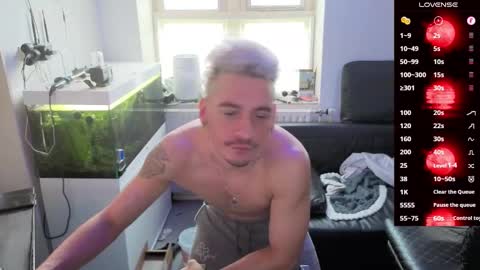 Snapshot of rayzel31 chatting on February 2026 01:18:01 PM Rayzel online show from February 2026 01:18:01 PM