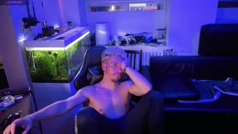 Snapshot of rayzel31 chatting on February 2026 06:37:02 PM Rayzel online show from February 2026 06:37:02 PM