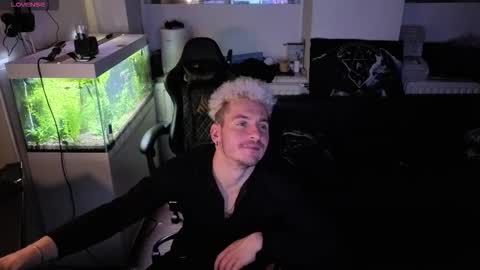 Rayzel online show from March 2026 06:23:01 PM