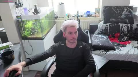 Rayzel online show from April 2026 11:42:01 AM