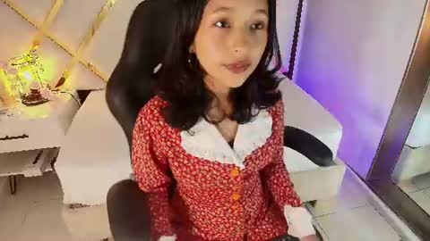 Snapshot of real_doncella_pussy chatting on June 2026 04:33:01 PM DONCELLA online show from June 2026 04:33:01 PM