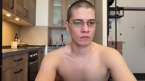 AliceEve online show from April 2026 10:53:02 AM