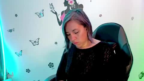 Rebbeca online show from April 2026 01:00:02 PM