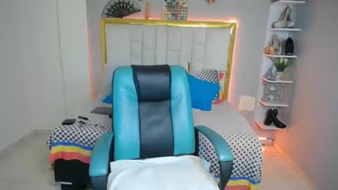 Lunaaaaa online show from April 2026 12:13:02 AM