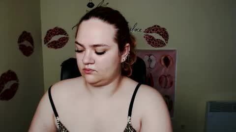 Snapshot of redhotqueen1 chatting on June 2026 05:27:01 AM Rina online show from June 2026 05:27:01 AM