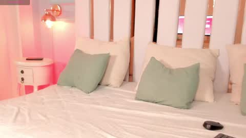 Regina  online show from April 2026 05:13:01 AM