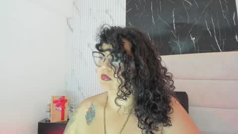 reginavegaa online show from April 2026 11:40:02 AM