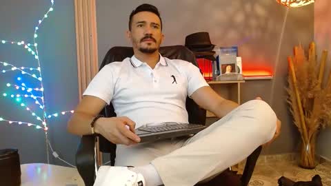   REIKO  online show from February 2026 03:05:01 PM