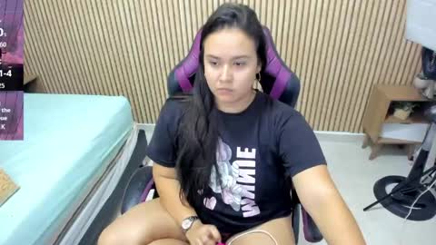 reina_loren online show from May 2026 03:44:02 AM