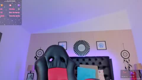 reina_loren online show from May 2026 09:10:02 PM