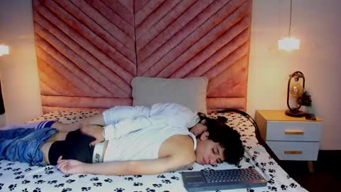 Ren y Leila online show from February 2025 09:45:02 AM