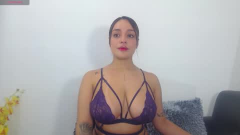 renatabrownn28 online show from April 2026 07:01:01 AM