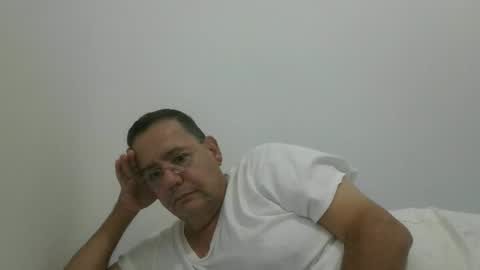 Snapshot of renato2018 chatting on April 2026 02:09:02 AM RENATO----------2017 AND 2023 IN CHATURBATE online show from April 2026 02:09:02 AM