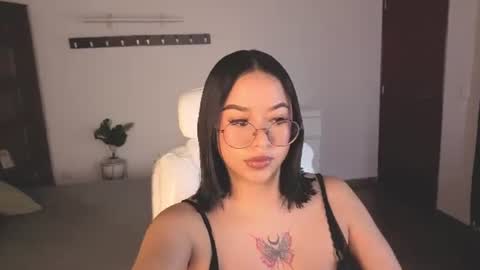 Snapshot of renaxi_smith chatting on July 2026 07:27:01 PM renaxi_smith online show from July 2026 07:27:01 PM