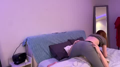 Snapshot of reynasweet_ chatting on April 2026 10:10:01 PM Lola online show from April 2026 10:10:01 PM