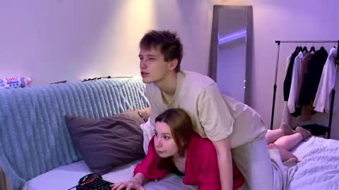 Snapshot of reynasweet_ chatting on April 2026 10:04:01 PM Lola online show from April 2026 10:04:01 PM