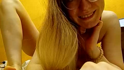 Snapshot of rinettawilss chatting on December 2024 05:52:01 PM RinettaWilss online show from December 2024 05:52:01 PM
