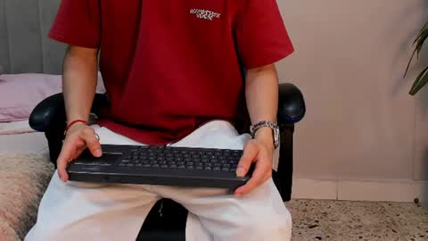Snapshot of roan_birkin chatting on June 2026 07:35:02 PM Roan Birkin online show from June 2026 07:35:02 PM