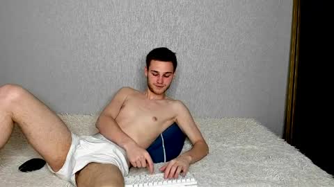 robert10211 online show from April 2026 03:45:01 PM