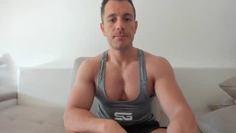 roberto4ever online show from June 2026 05:20:02 AM