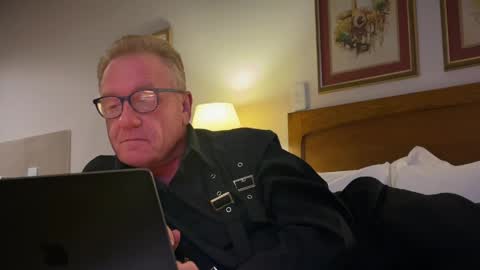 Snapshot of roberttherabbit chatting on April 2026 07:07:01 PM RobertTheRabbit online show from April 2026 07:07:01 PM