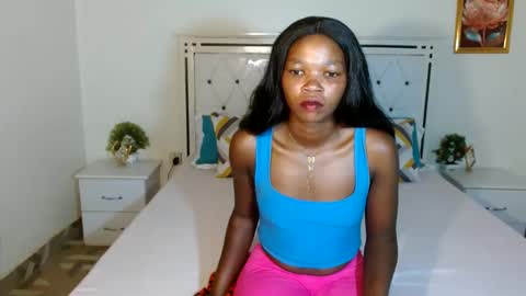 Rorenah online show from May 2026 06:35:02 PM