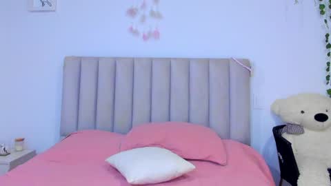 rosarojaa online show from May 2026 11:47:01 PM