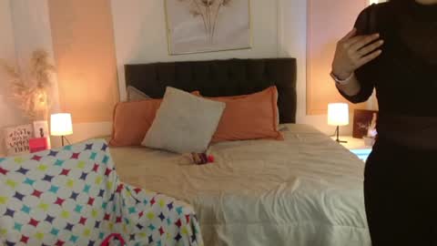 Snapshot of rose_thompson1 chatting on June 2026 01:42:02 PM Rose online show from June 2026 01:42:02 PM
