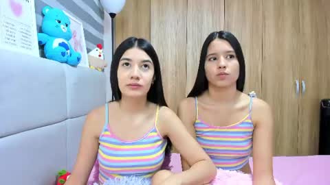 Snapshot of roseandmiah chatting on July 2026 03:20:01 AM Rose y Miah online show from July 2026 03:20:01 AM