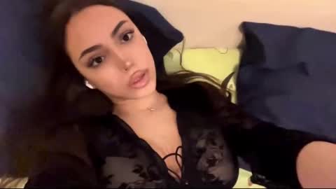 Mimi online show from December 2025 03:21:01 PM