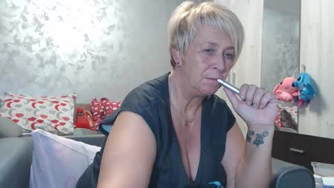 Lovepinklilly online show from October 2025 05:04:02 PM