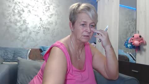 Lovepinklilly online show from February 2026 06:11:01 PM