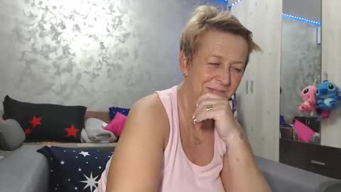 Lovepinklilly online show from April 2026 05:11:01 PM